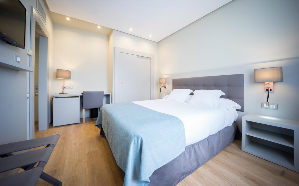 Single Room,642412899:JPEG